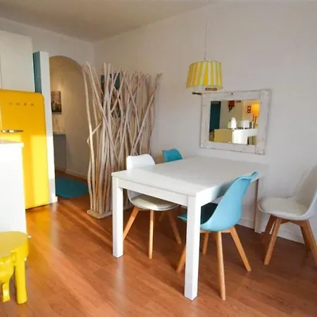 Yellow Submarine On The Seafront Silveira  Extérieur photo