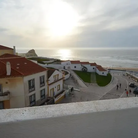 Yellow Submarine On The Seafront Silveira  Extérieur photo